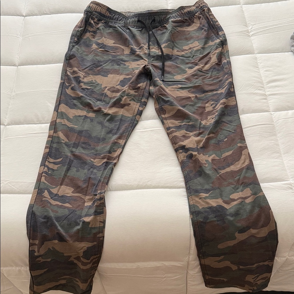 O'Neill Men's Camouflage HYBRID Joggers - Green and Brown